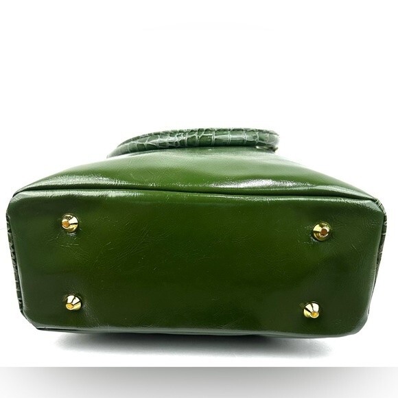 IMAN Green Embossed Crocodile Print with Gold Hardware Shoulder Bag NWOT - Picture 7 of 11